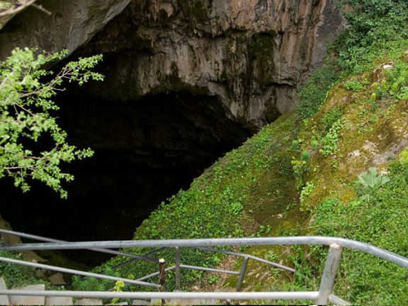 Cave of Zeus, Dikteon Andron