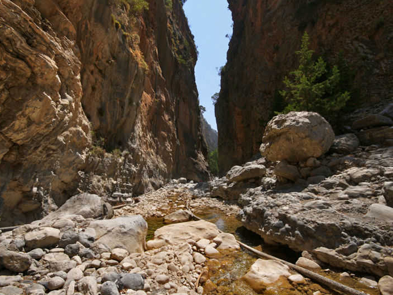 Portes (the famous narrow passage at Samaria)